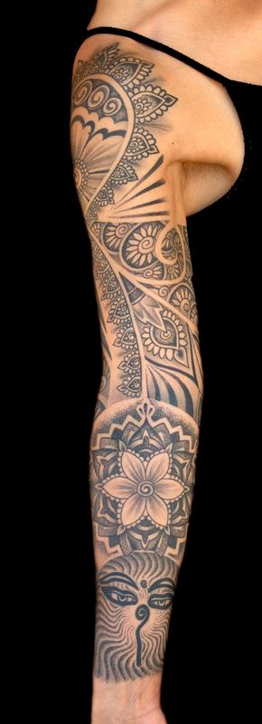 Henna-inspired sleeve